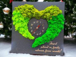Ceas de perete personalizat, model inimă, decorat cu licheni