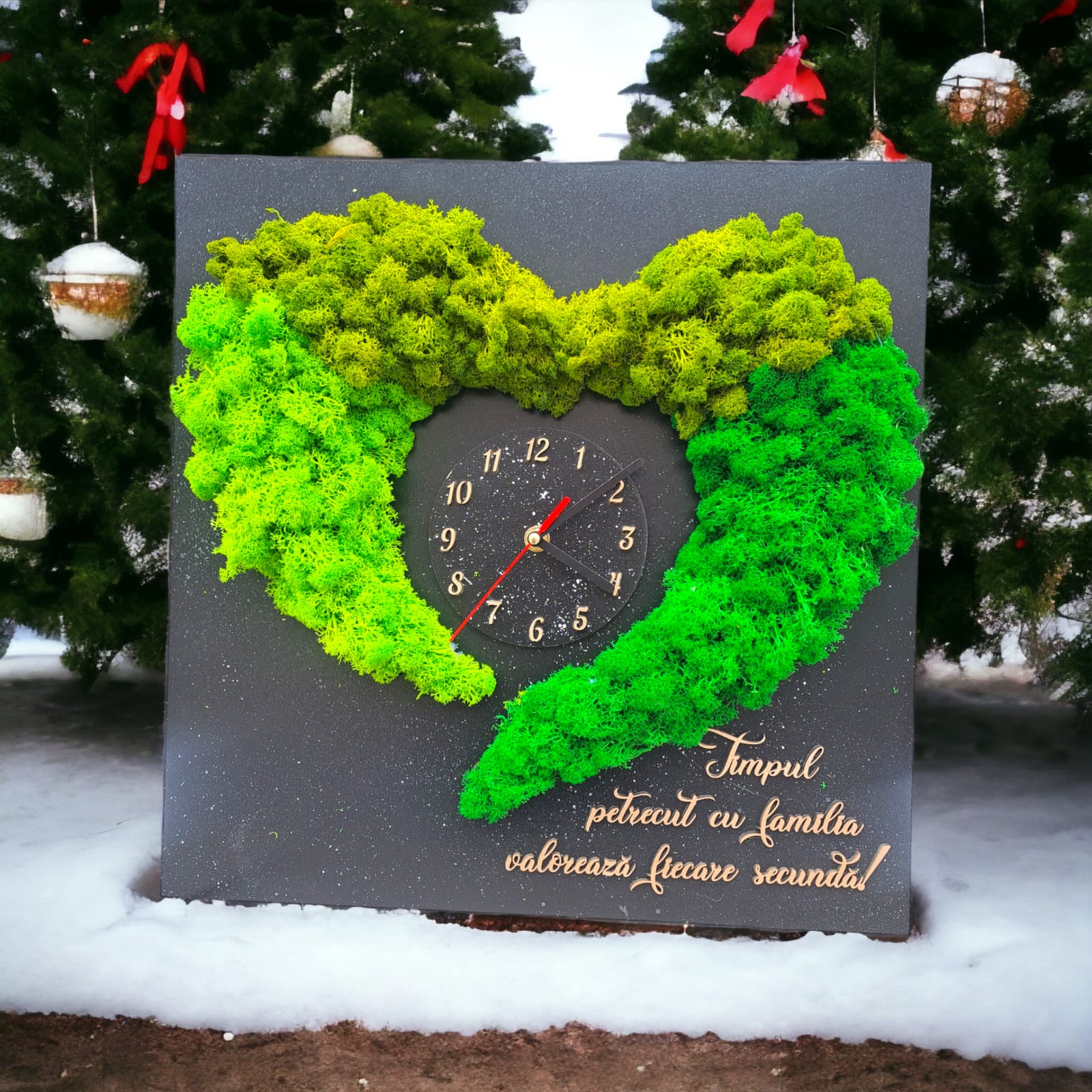 Ceas de perete personalizat, model inimă, decorat cu licheni
