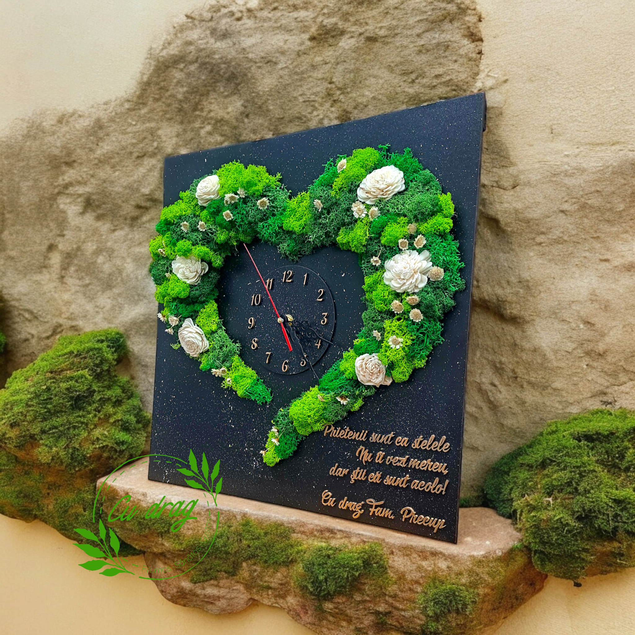 Ceas decorat cu inima licheni